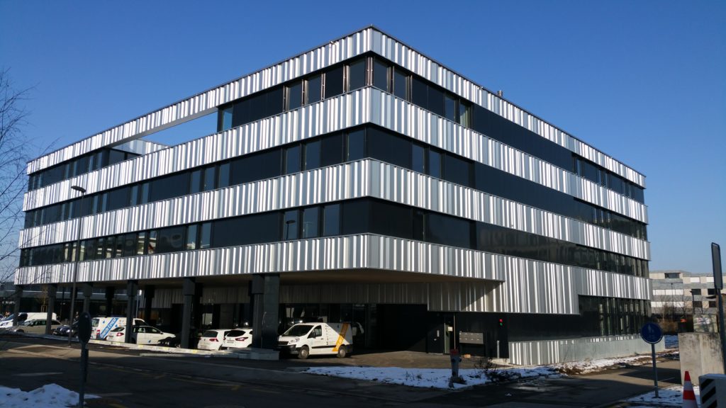 mehrstöckiges Industriegebäude im Lorenquartier von Uster