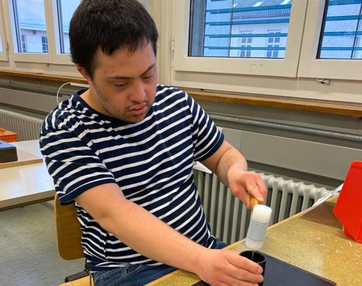 Imad an seinem Arbeitsplatz im Werkheim