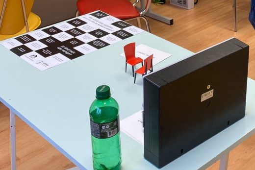 Tisch der Zuhörerei in einem Büro vpm Werkheim