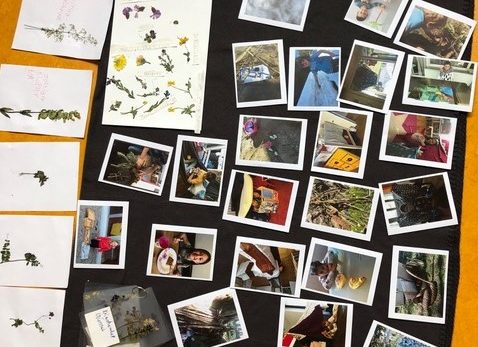 Fotos und Zeichnungen von Kindern sind auf dem Boden ausgelegt.